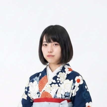 モデル2の髪型チェンジ前バストアップ